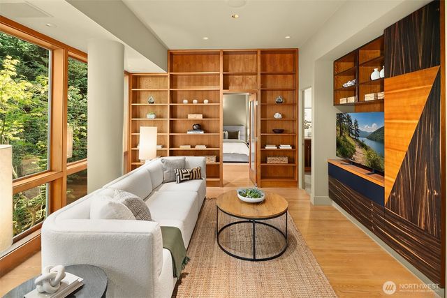 2667 44th Avenue W, Seattle, WA 98199