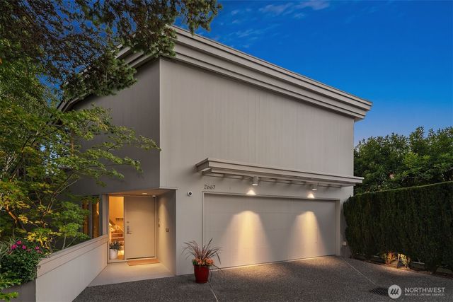 2667 44th Avenue W, Seattle, WA 98199