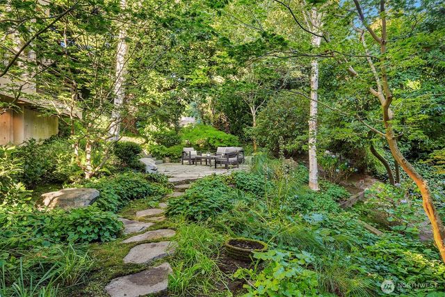 2667 44th Avenue W, Seattle, WA 98199