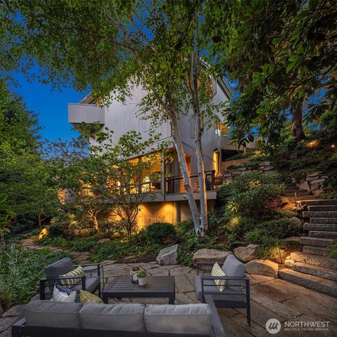 2667 44th Avenue W, Seattle, WA 98199