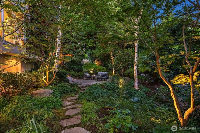 2667 44th Avenue W, Seattle, WA 98199