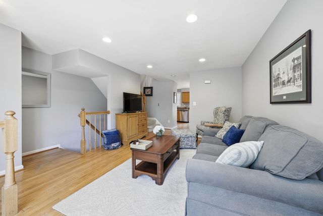 3012 COLONIAL SPRINGS CT, Alexandria, VA 22306