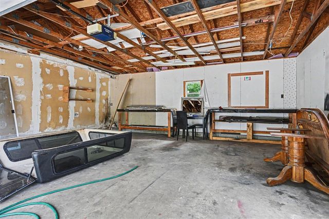 62252 Shaffer Road, Constantine, MI 49042