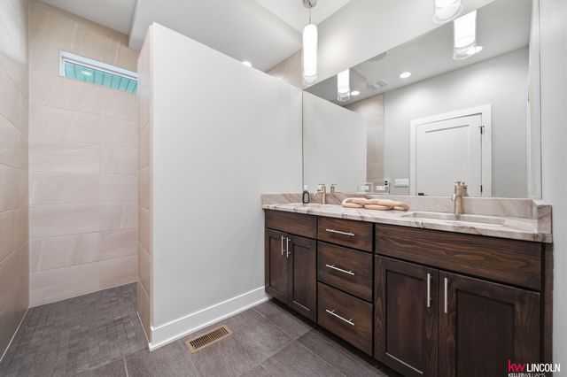 6801 Monarch Drive, Lincoln, NE 68516