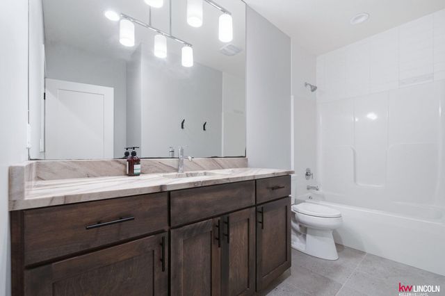 6801 Monarch Drive, Lincoln, NE 68516