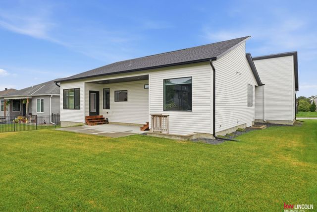 6801 Monarch Drive, Lincoln, NE 68516