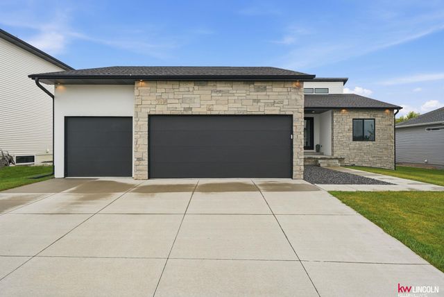 6801 Monarch Drive, Lincoln, NE 68516