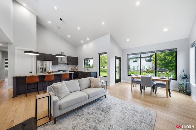 6801 Monarch Drive, Lincoln, NE 68516