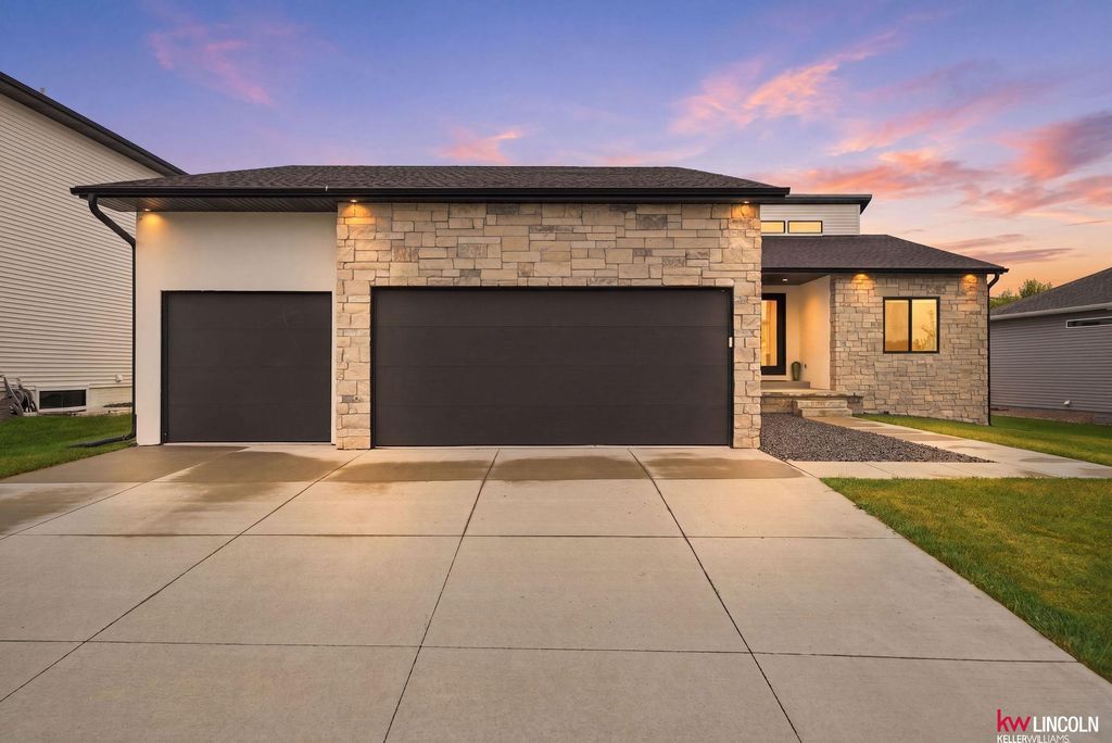 6801 Monarch Drive, Lincoln, NE 68516