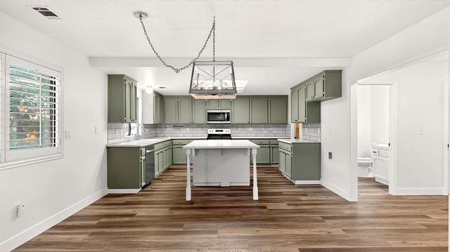 2712 Rriver Valley Cir, Modesto, CA 95351