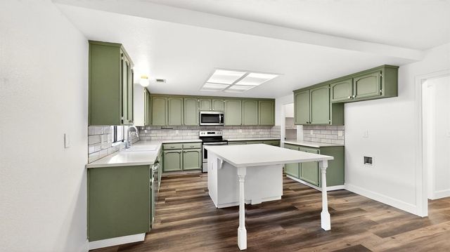 2712 Rriver Valley Cir, Modesto, CA 95351