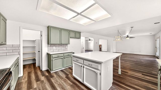 2712 Rriver Valley Cir, Modesto, CA 95351