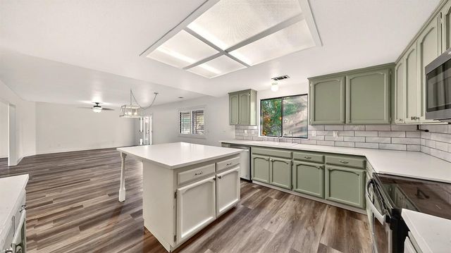 2712 Rriver Valley Cir, Modesto, CA 95351