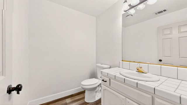 2712 Rriver Valley Cir, Modesto, CA 95351