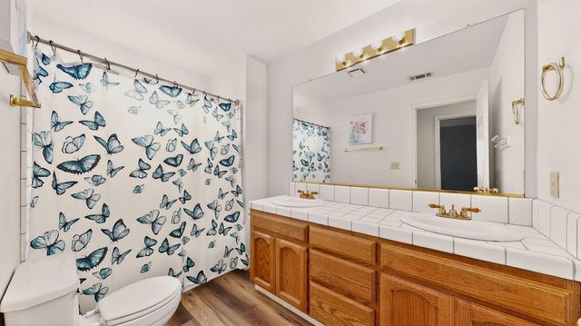 2712 Rriver Valley Cir, Modesto, CA 95351