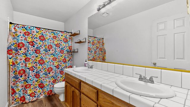 2712 Rriver Valley Cir, Modesto, CA 95351