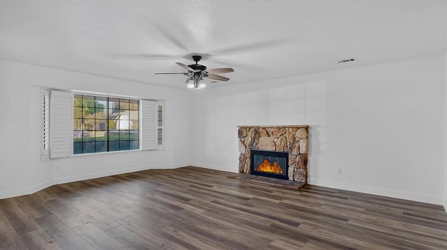 2712 Rriver Valley Cir, Modesto, CA 95351