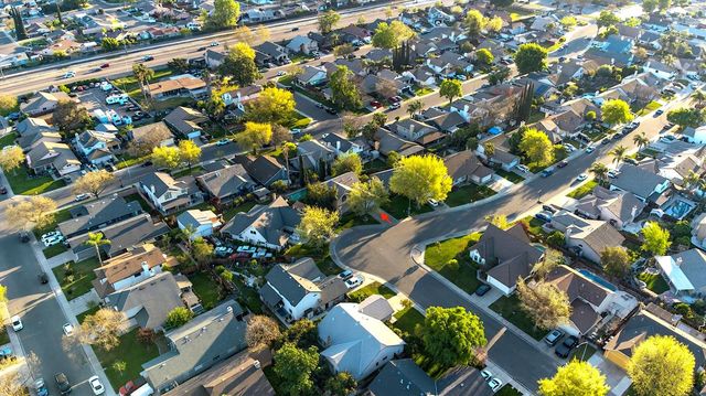 2712 Rriver Valley Cir, Modesto, CA 95351