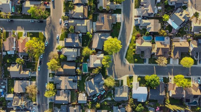 2712 Rriver Valley Cir, Modesto, CA 95351