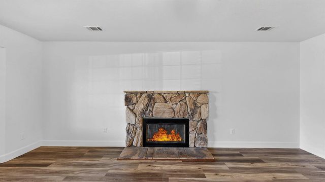 2712 Rriver Valley Cir, Modesto, CA 95351