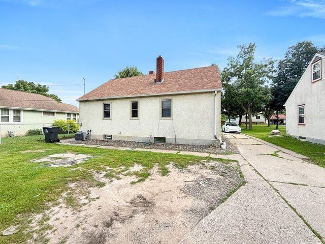 101 Wheelock Parkway W, Saint Paul, MN 55117
