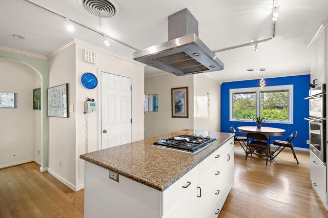 7 Inwood CIR, Austin, TX 78746