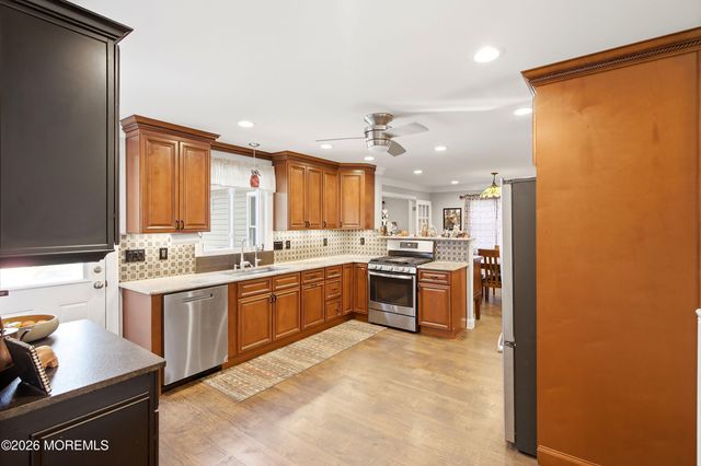 888 Briarcliff Drive, Toms River, NJ 08753