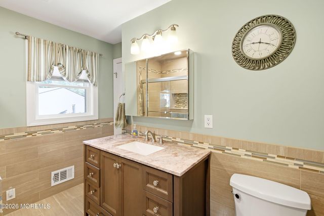 888 Briarcliff Drive, Toms River, NJ 08753