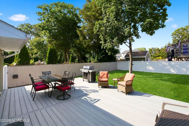 888 Briarcliff Drive, Toms River, NJ 08753