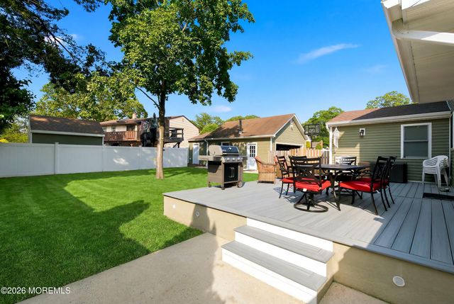 888 Briarcliff Drive, Toms River, NJ 08753