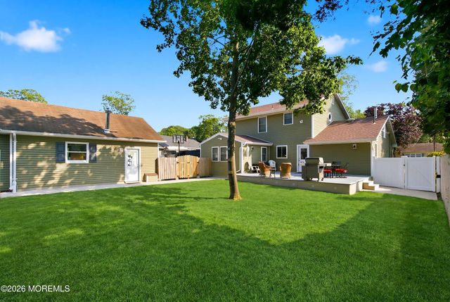 888 Briarcliff Drive, Toms River, NJ 08753