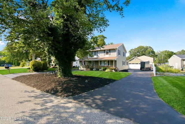 888 Briarcliff Drive, Toms River, NJ 08753
