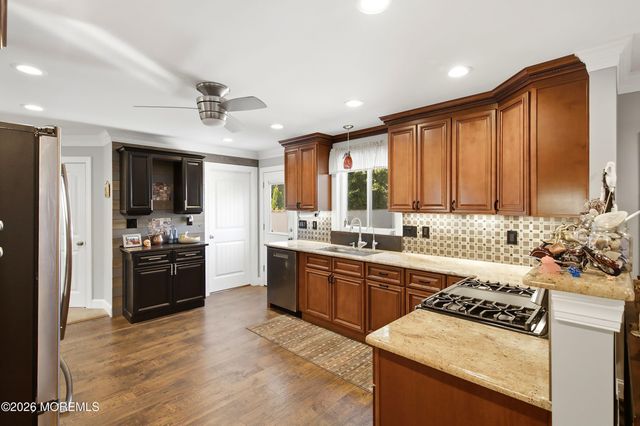 888 Briarcliff Drive, Toms River, NJ 08753