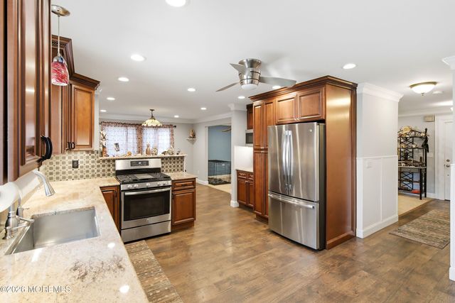 888 Briarcliff Drive, Toms River, NJ 08753