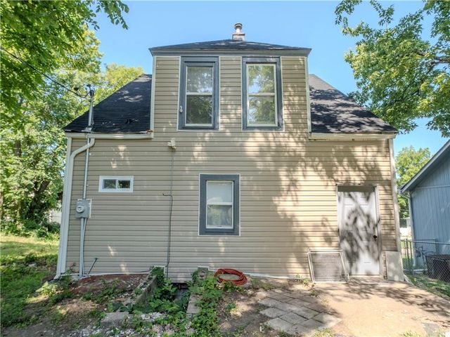 2011 MONTGALL Avenue, Kansas City, MO 64127