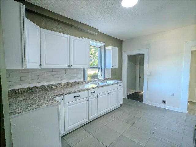 2011 MONTGALL Avenue, Kansas City, MO 64127