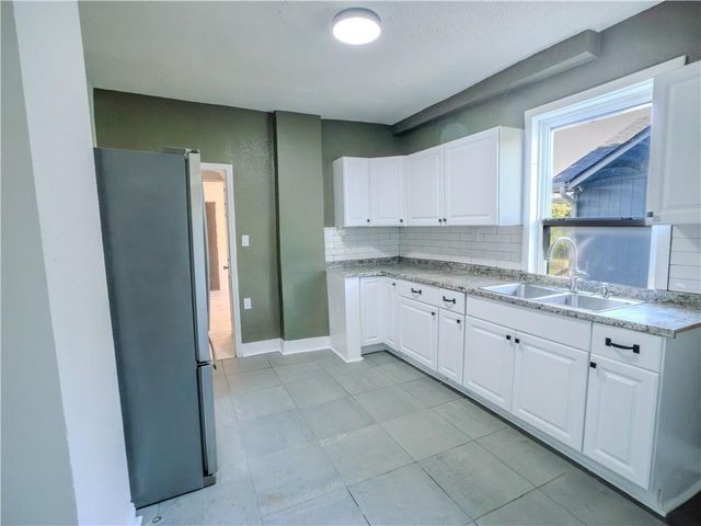 2011 MONTGALL Avenue, Kansas City, MO 64127