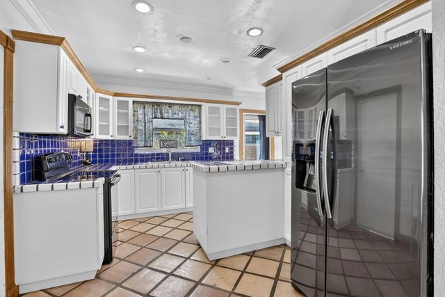 742 Hollywood Boulevard, Hollywood, FL 33019