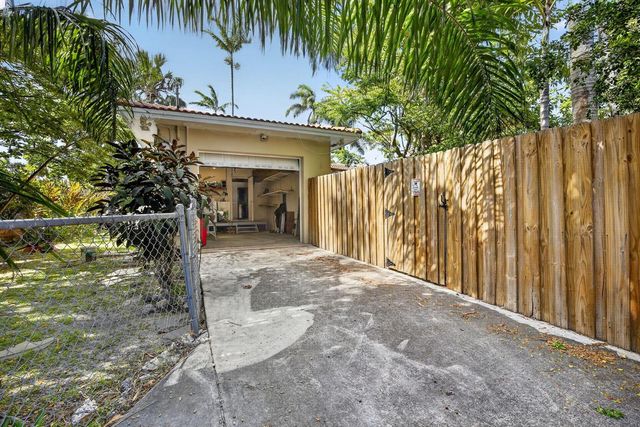 742 Hollywood Boulevard, Hollywood, FL 33019