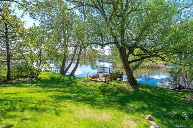 5721 Corunna Avenue, Independence Charter Township, MI 48346