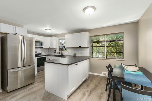 5721 Corunna Avenue, Independence Charter Township, MI 48346