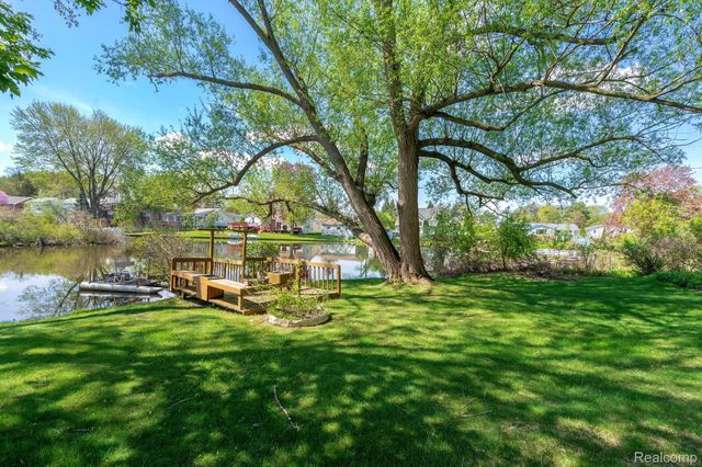 5721 Corunna Avenue, Independence Charter Township, MI 48346