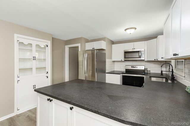 5721 Corunna Avenue, Independence Charter Township, MI 48346