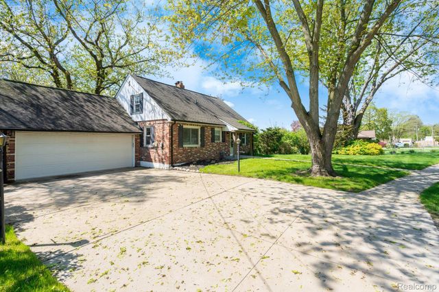 5721 Corunna Avenue, Independence Charter Township, MI 48346