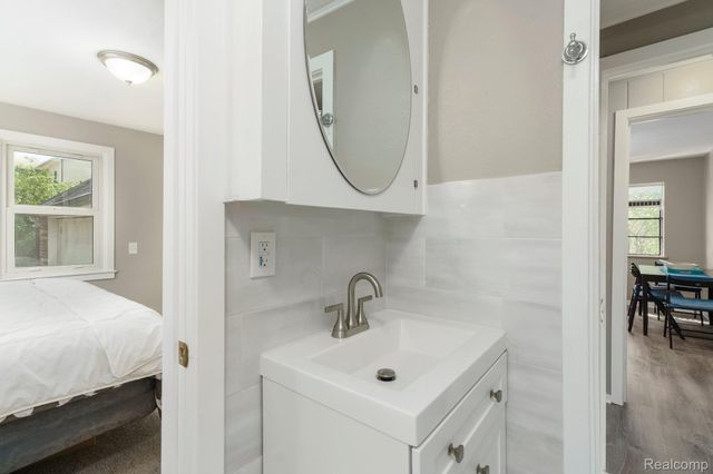 5721 Corunna Avenue, Independence Charter Township, MI 48346