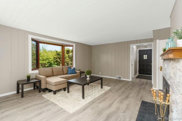 5721 Corunna Avenue, Independence Charter Township, MI 48346