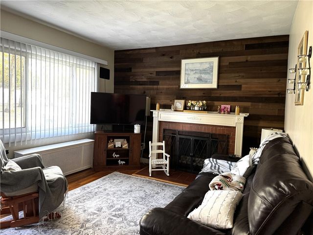 42 Spring Drive, Johnston, RI 02919