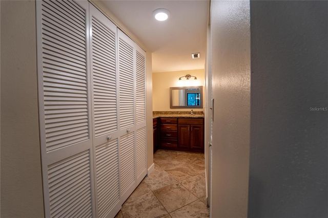 4802 KESTRAL PARK CIRCLE 22, Sarasota, FL 34231