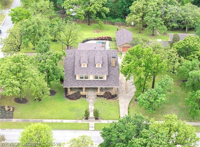 2122 S W Street, Fort Smith, AR 72901