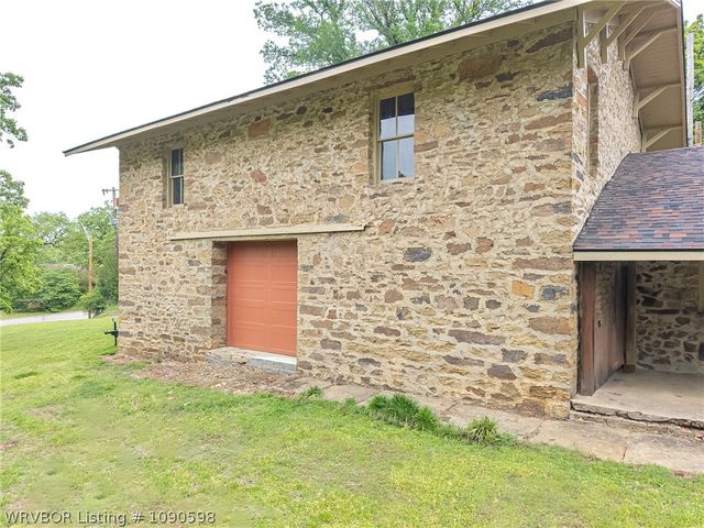 2122 S W Street, Fort Smith, AR 72901
